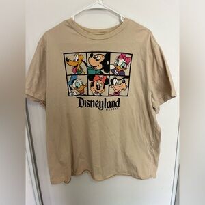 DISNEY PARKS DISNEYLAND MICKEY & CO FRIENDS T-SHIRT ADULT LARGE‎